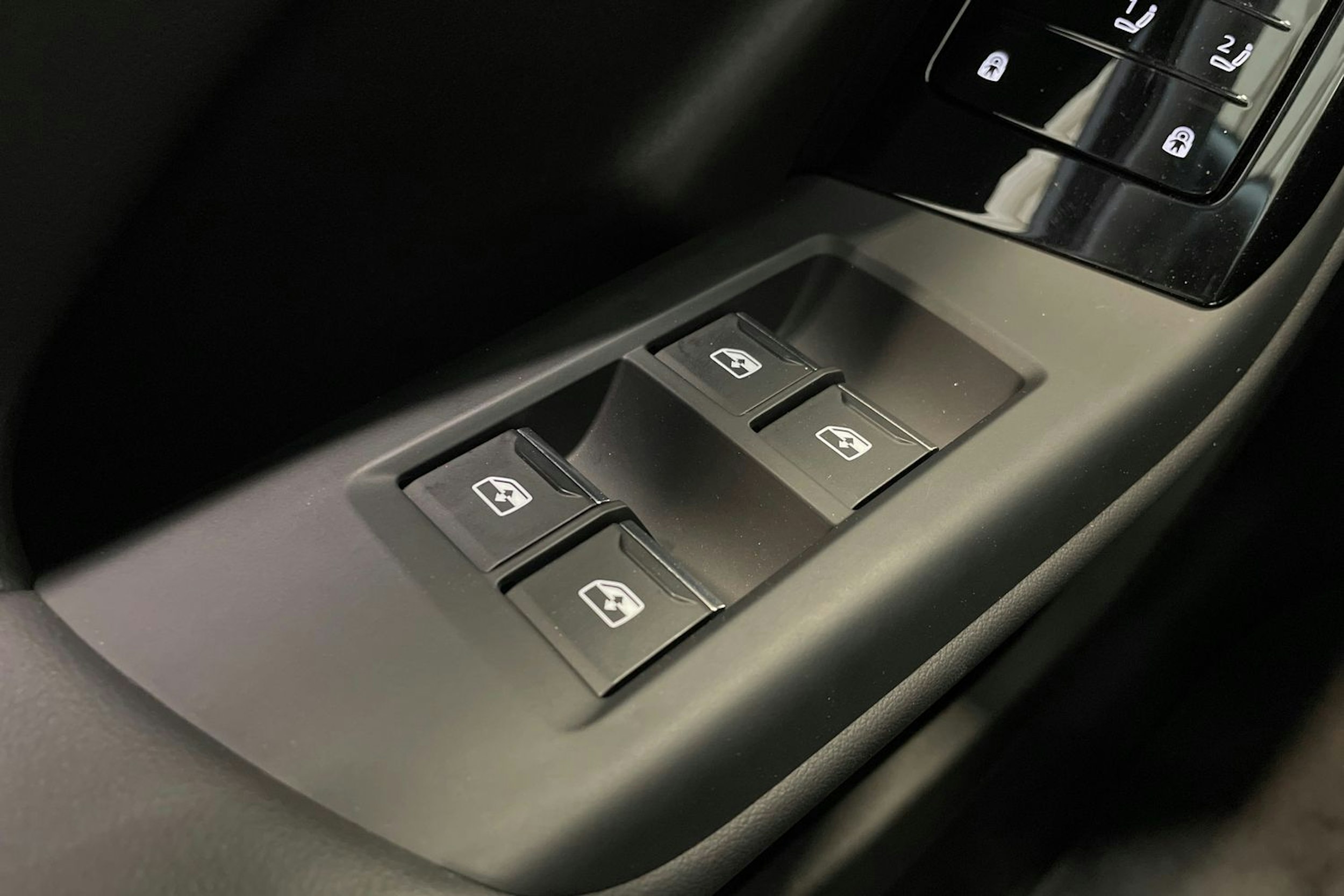 harmaa Audi Q6 e-tron 2025 kuva 20.