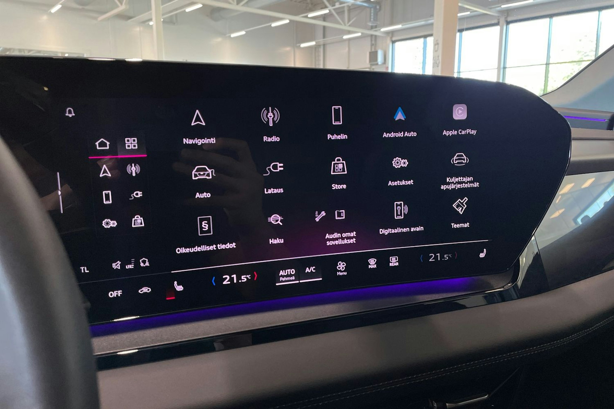 harmaa Audi Q6 e-tron 2025 kuva 25.