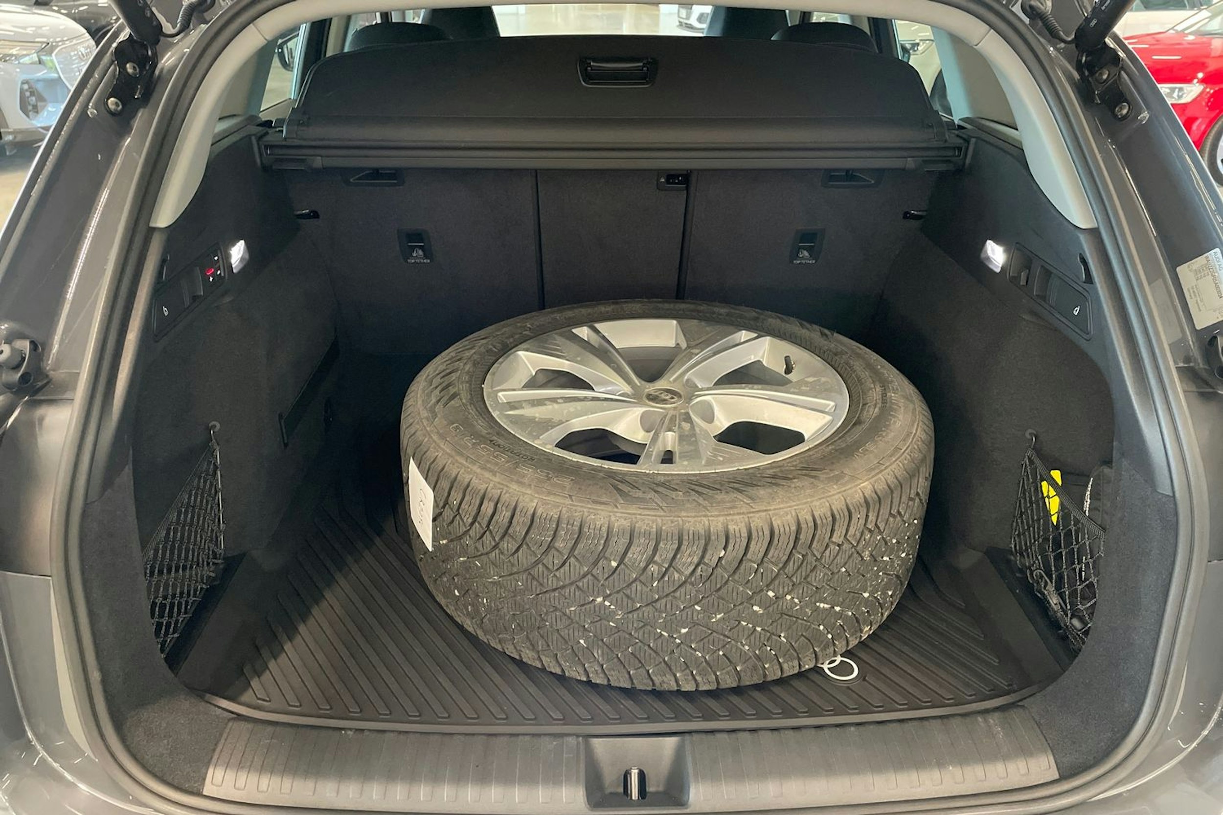 harmaa Audi Q6 e-tron 2025 kuva 28.