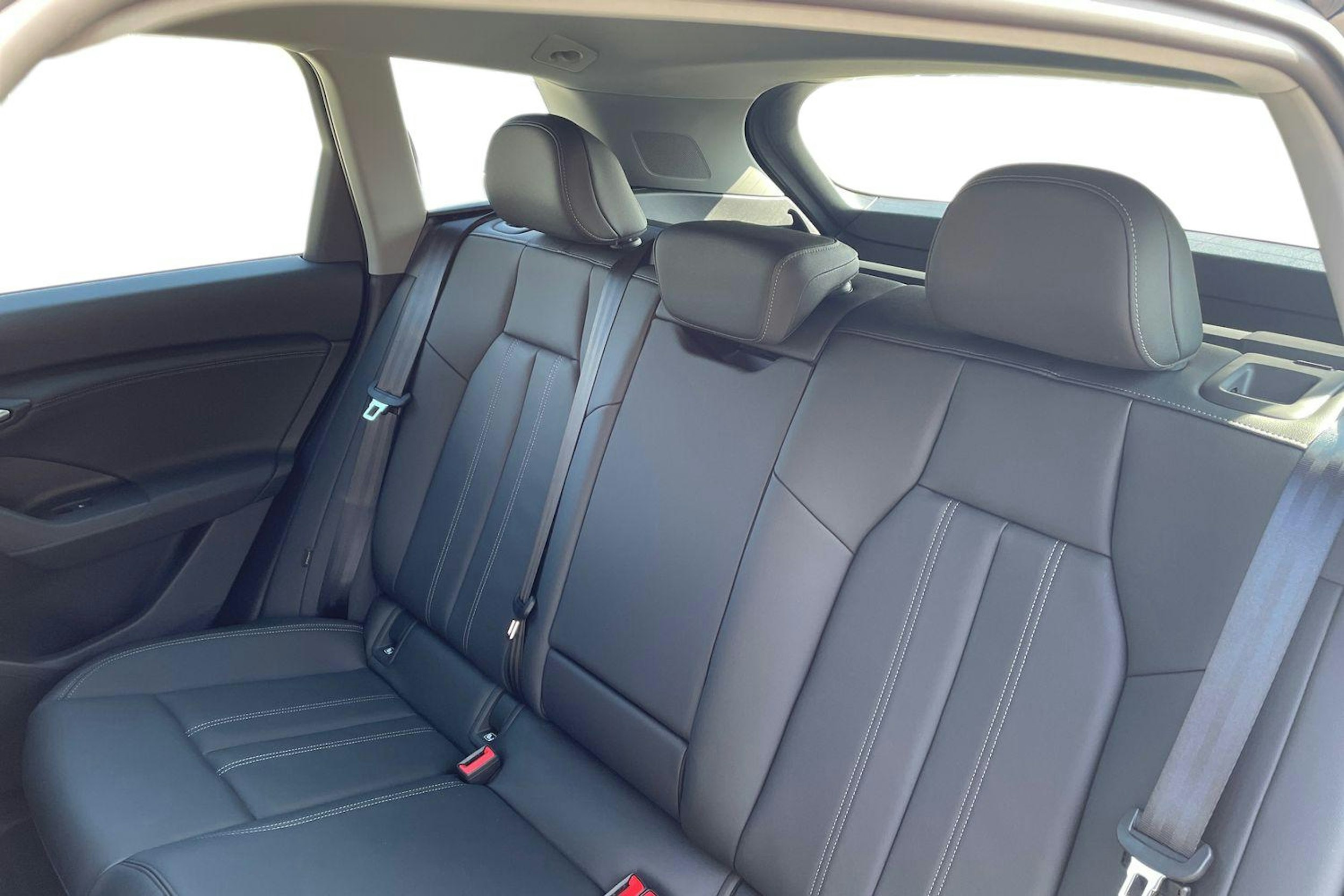 sininen Audi Q6 e-tron 2025 kuva 8.