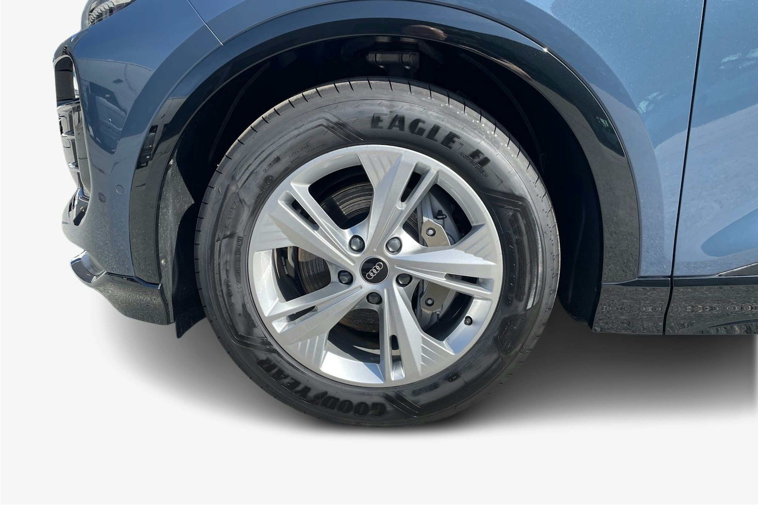 sininen Audi Q6 e-tron 2025 kuva 9.