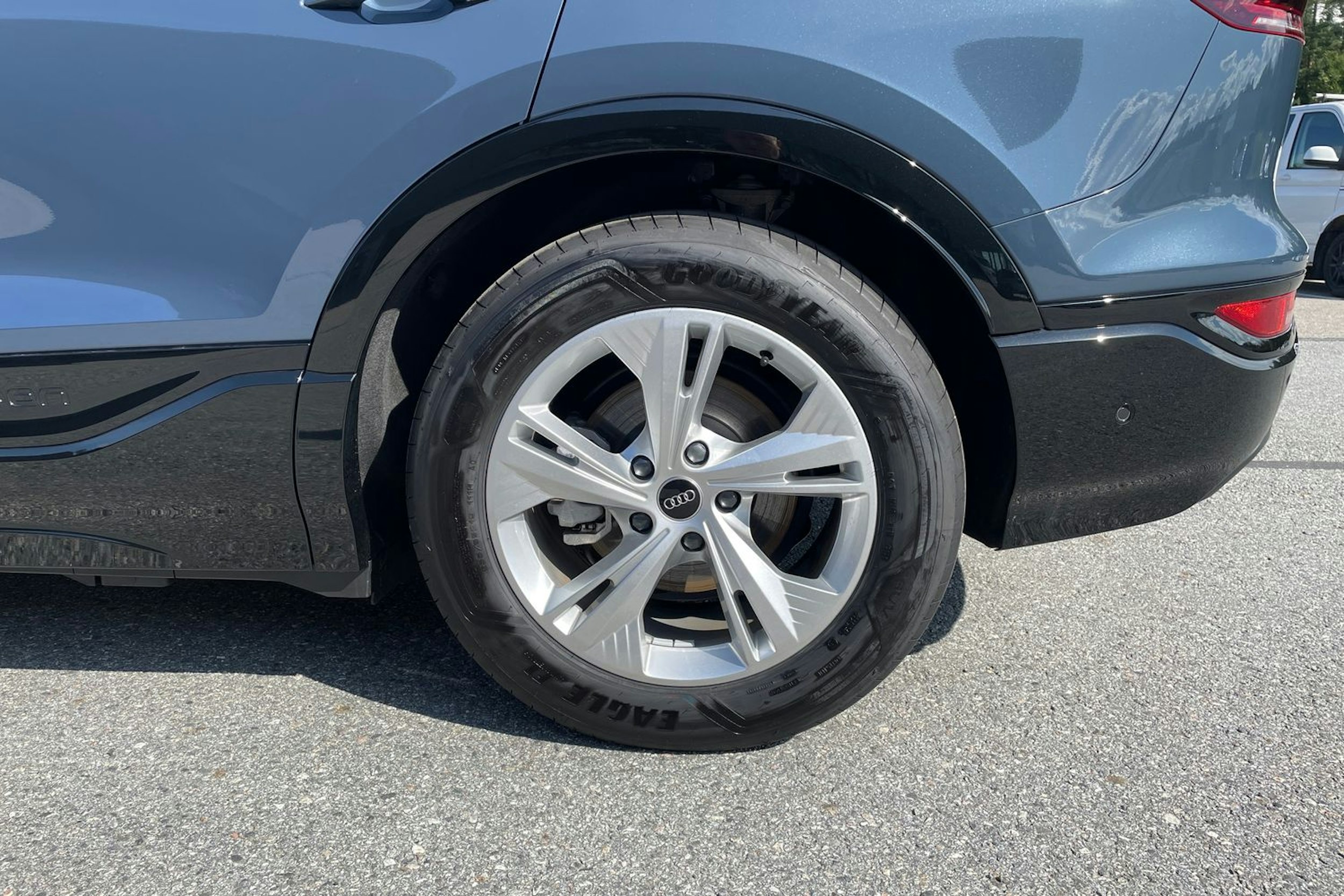 sininen Audi Q6 e-tron 2025 kuva 10.
