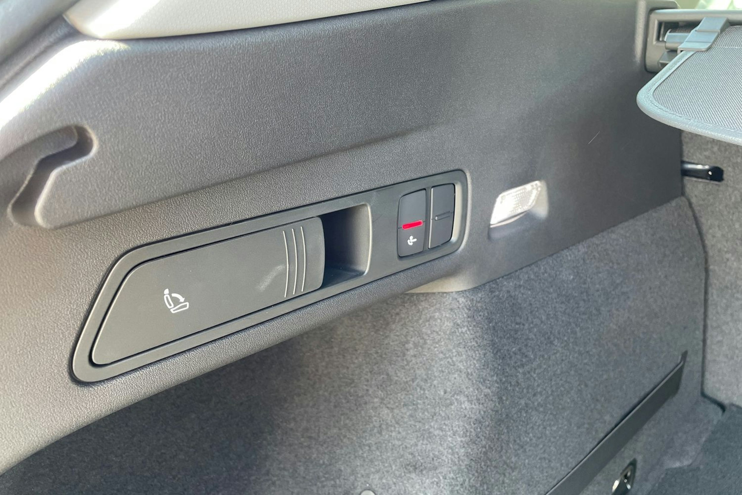 sininen Audi Q6 e-tron 2025 kuva 12.