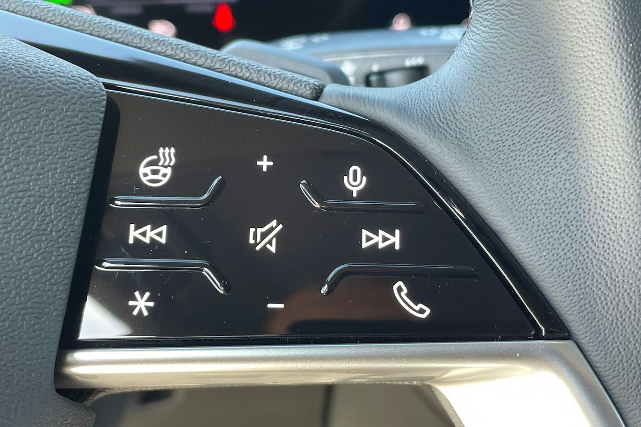sininen Audi Q6 e-tron 2025 kuva 18.