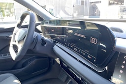 sininen Audi Q6 e-tron 2025 kuva 21.