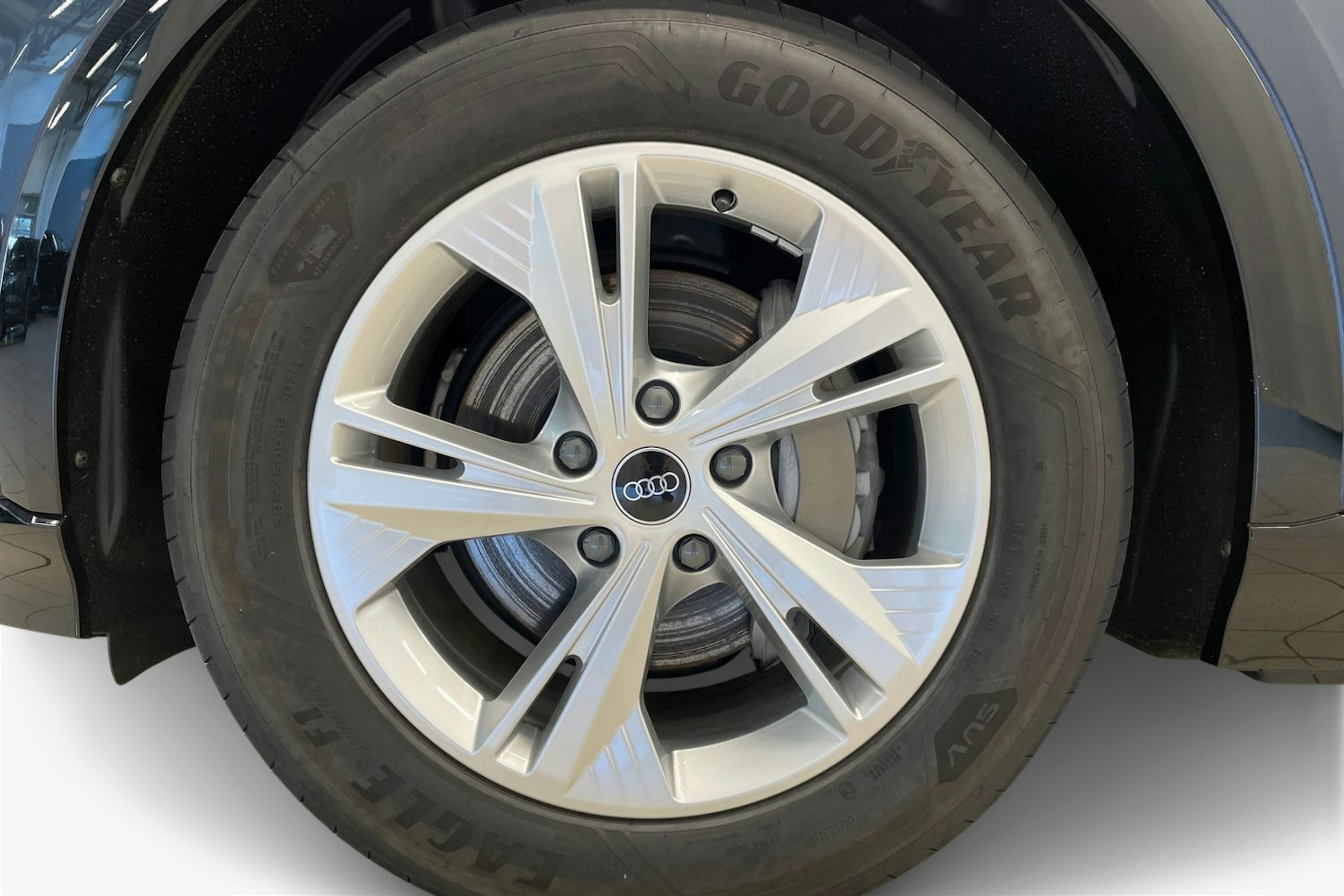 met. sininen Audi Q6 e-tron 2025 kuva 9.