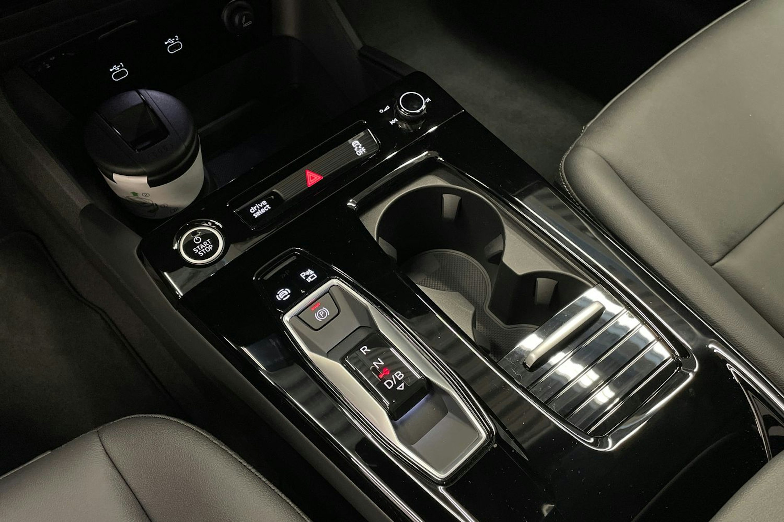 met. sininen Audi Q6 e-tron 2025 kuva 18.