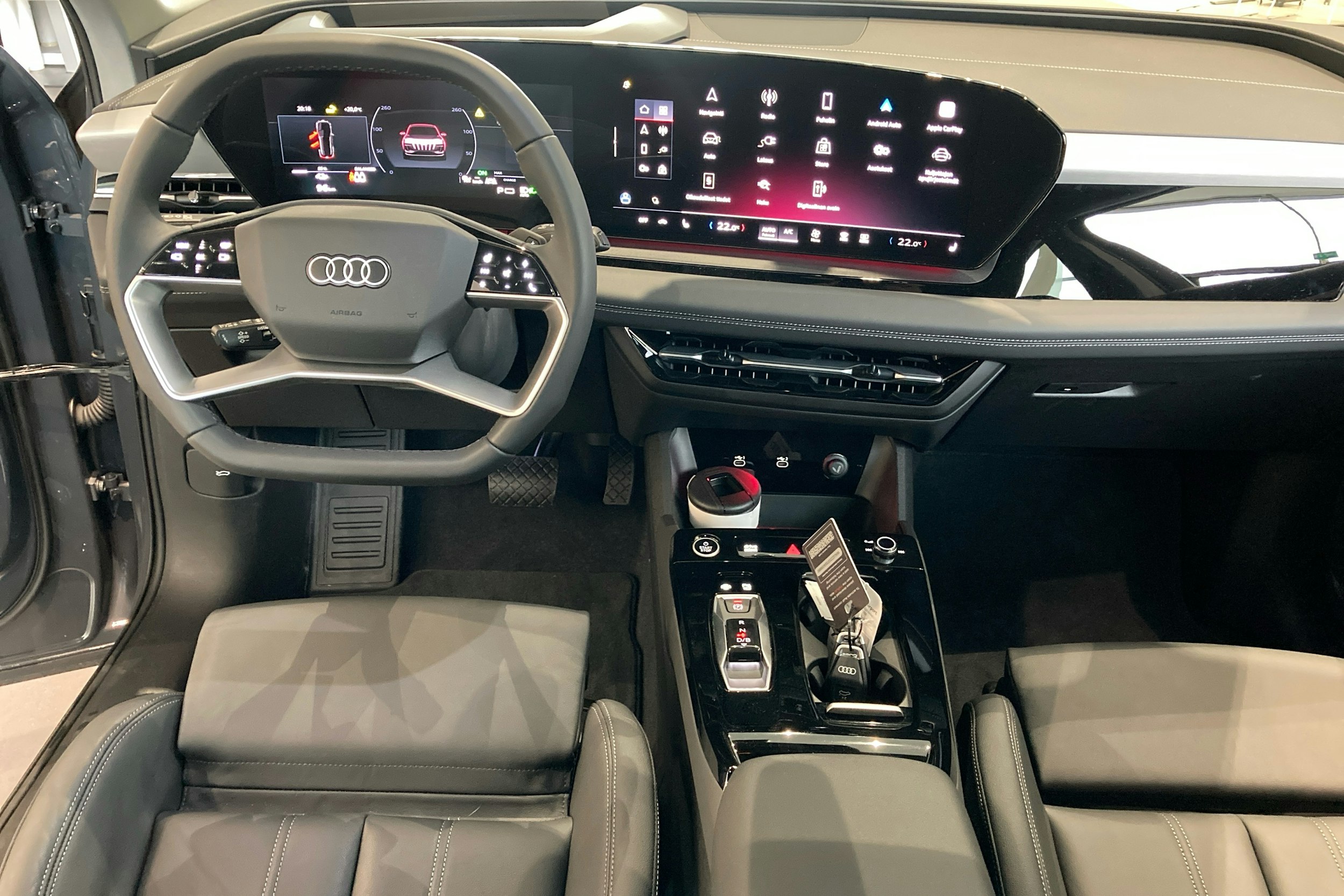harmaa Audi Q6 e-tron 2025 kuva 7.