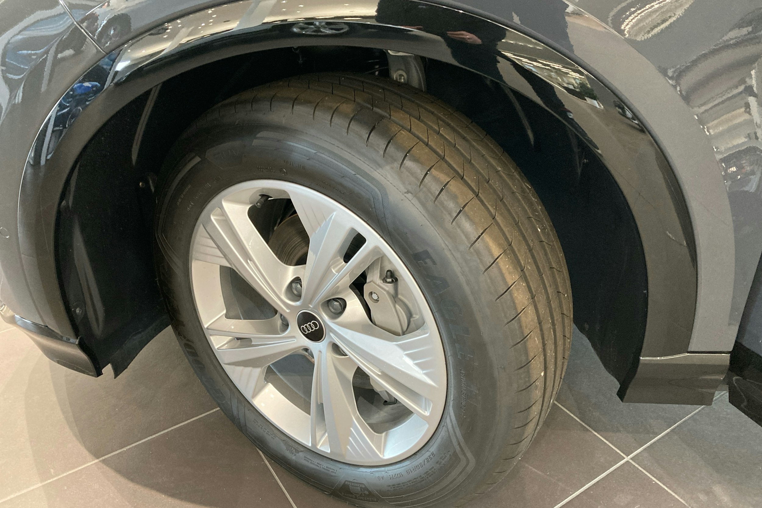 harmaa Audi Q6 e-tron 2025 kuva 10.