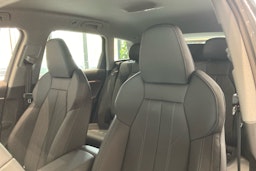 harmaa Audi Q6 e-tron 2025 kuva 11.