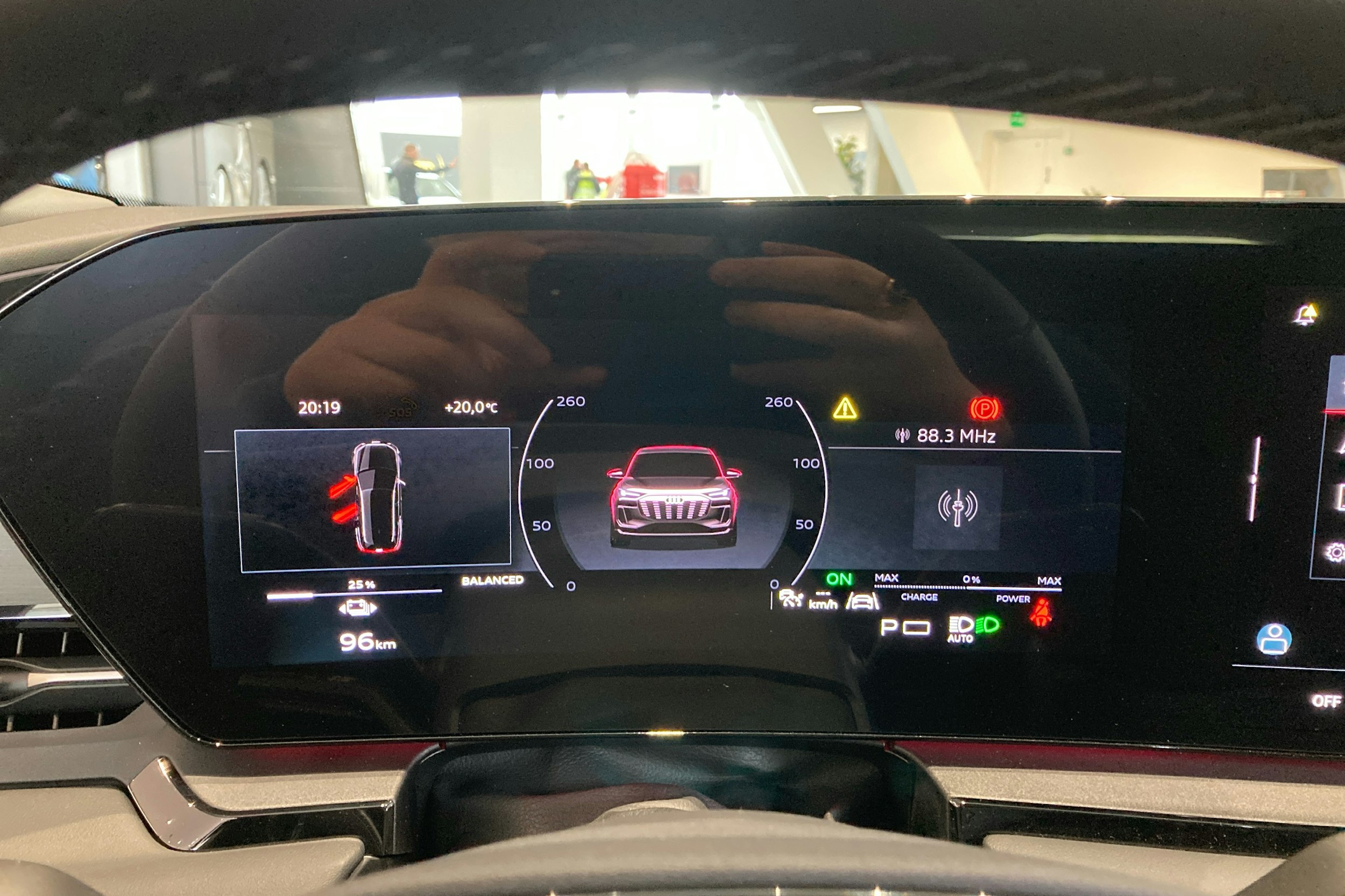 harmaa Audi Q6 e-tron 2025 kuva 14.