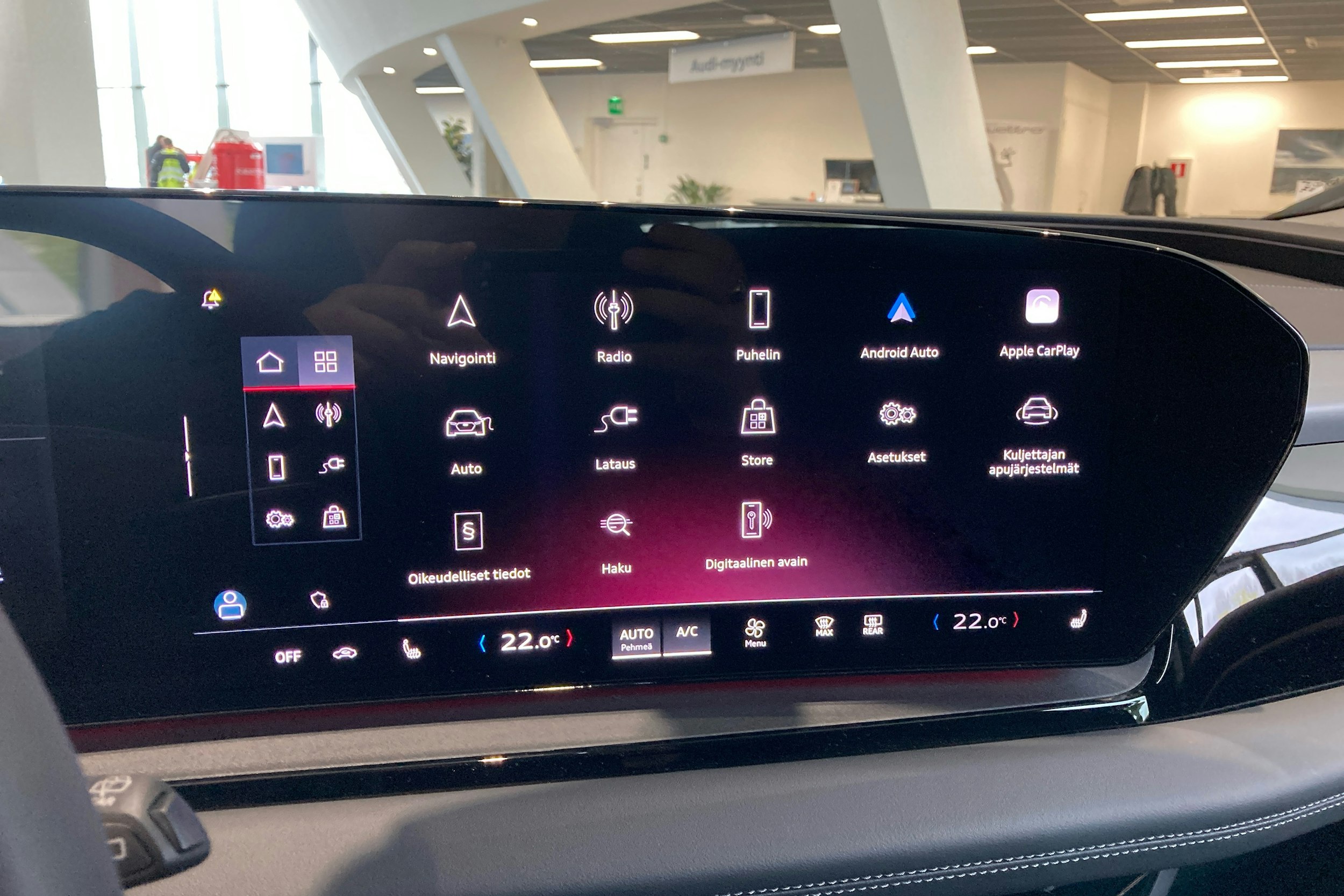 harmaa Audi Q6 e-tron 2025 kuva 15.