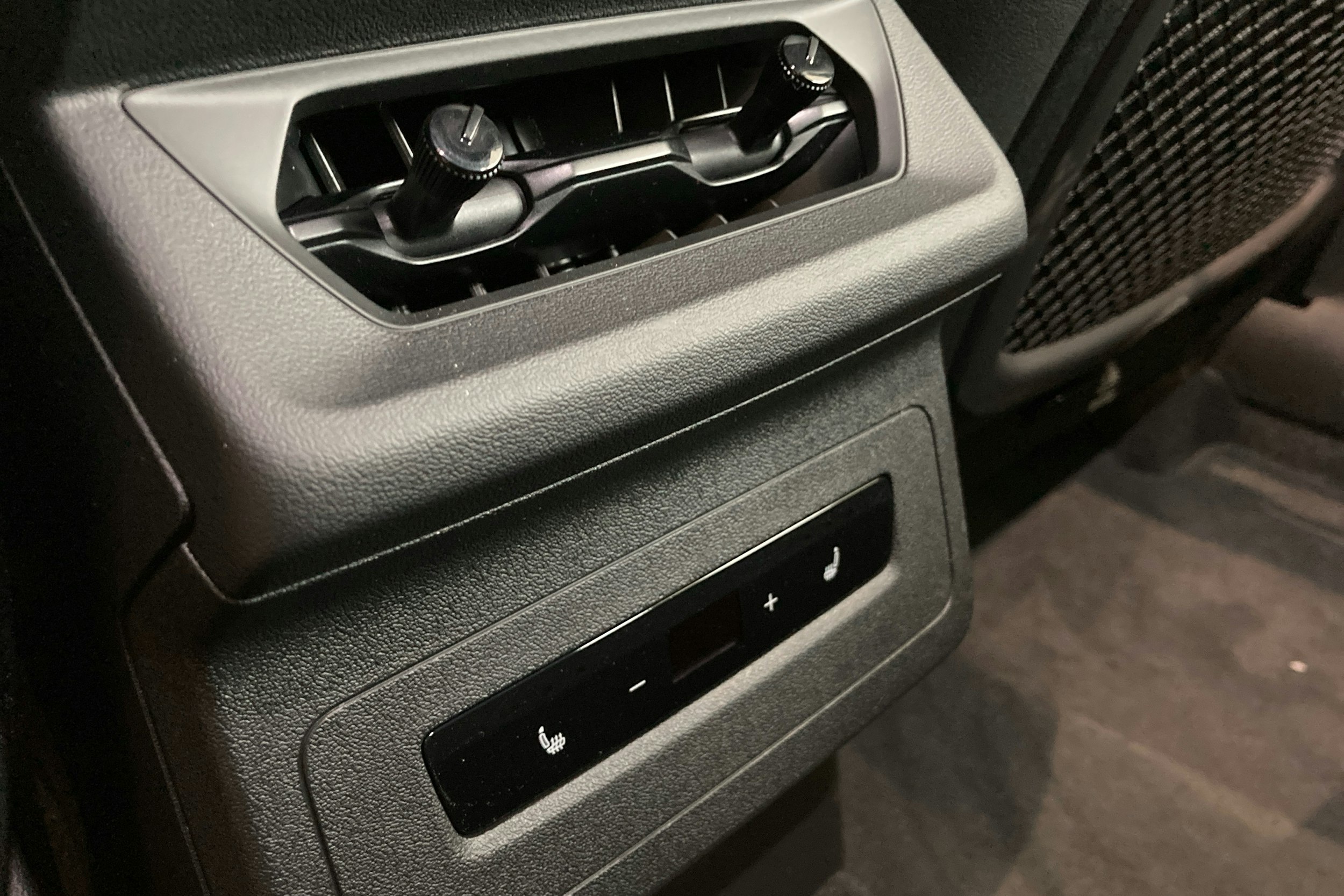 harmaa Audi Q6 e-tron 2025 kuva 18.