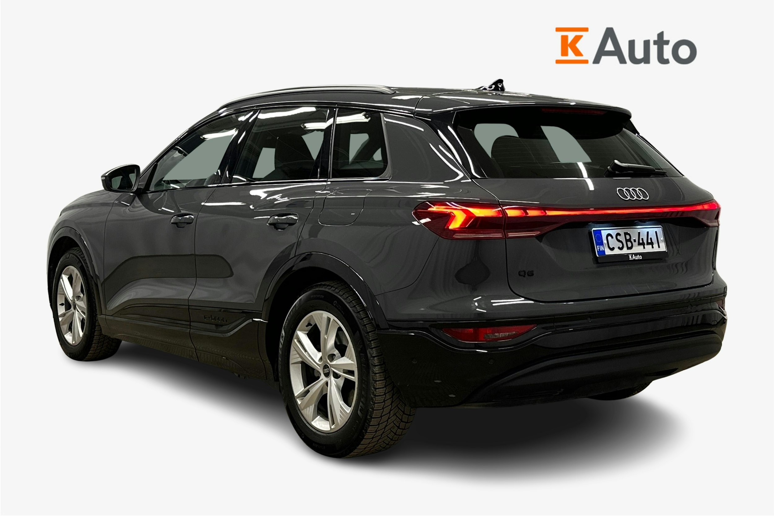 harmaa Audi Q6 e-tron 2025 kuva 2.