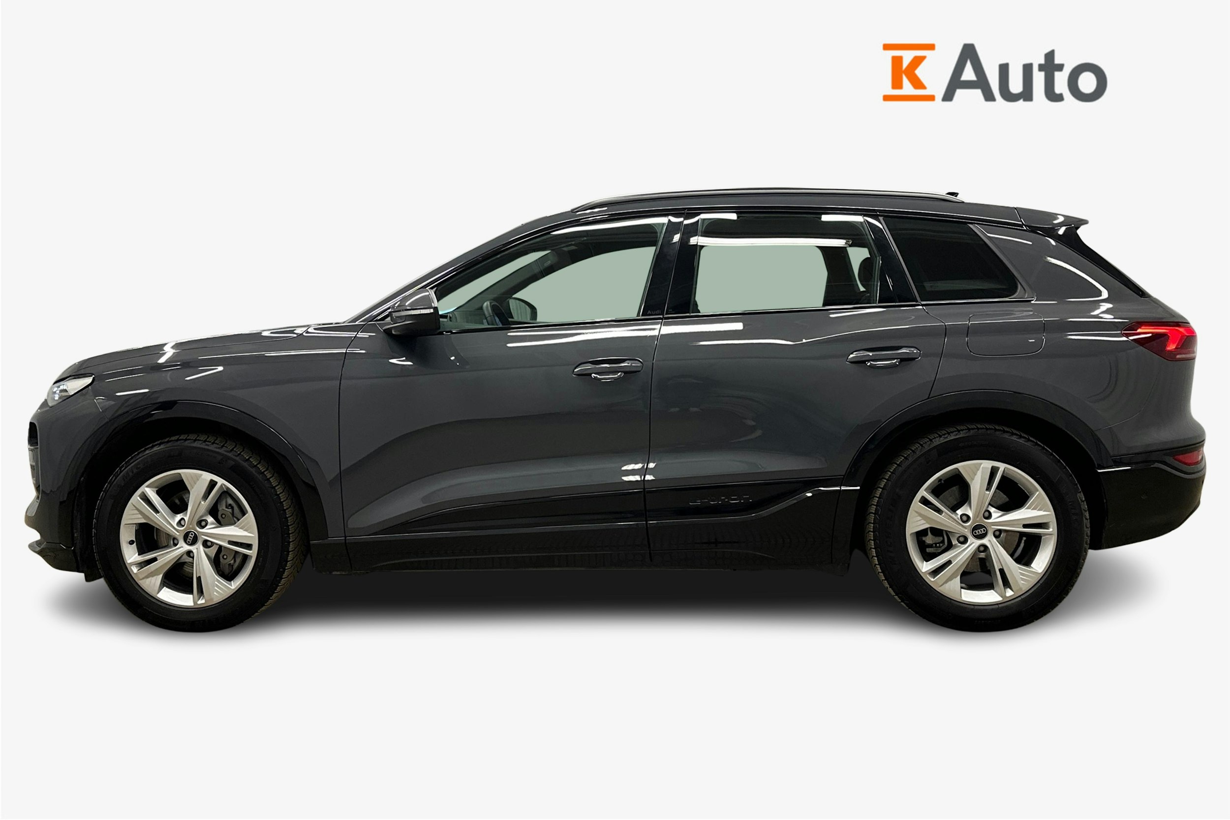 harmaa Audi Q6 e-tron 2025 kuva 6.