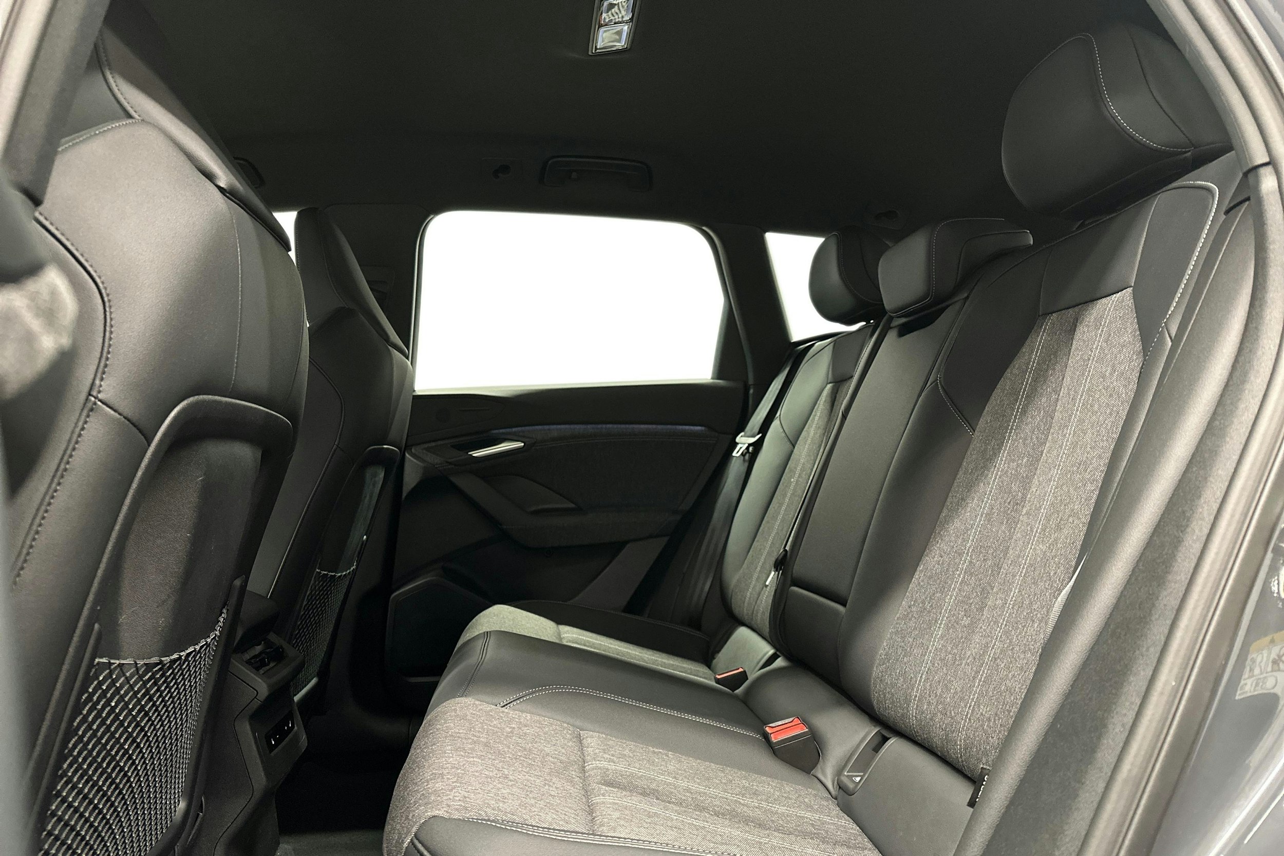 harmaa Audi Q6 e-tron 2025 kuva 10.