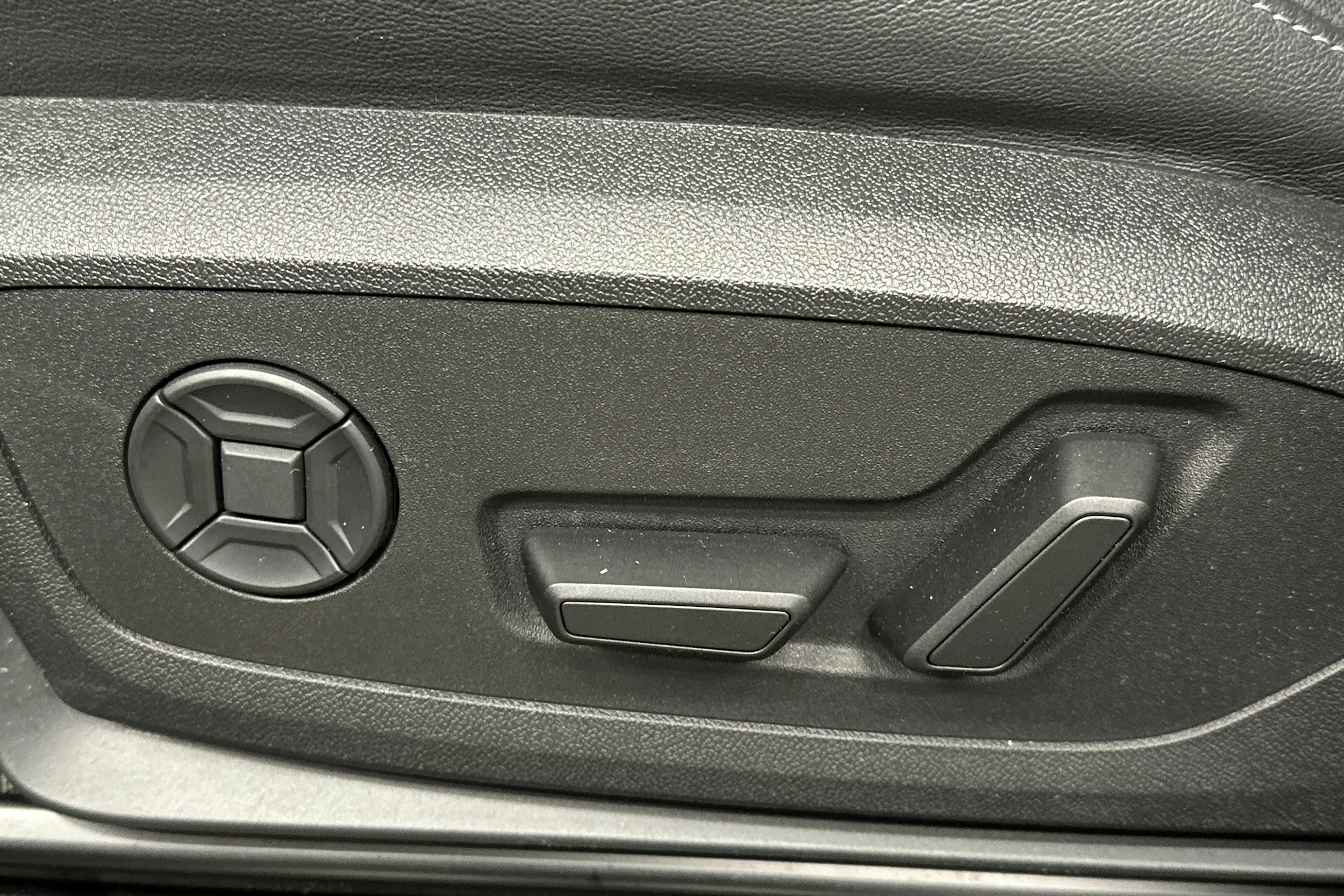 harmaa Audi Q6 e-tron 2025 kuva 18.