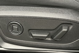 harmaa Audi Q6 e-tron 2025 kuva 18.