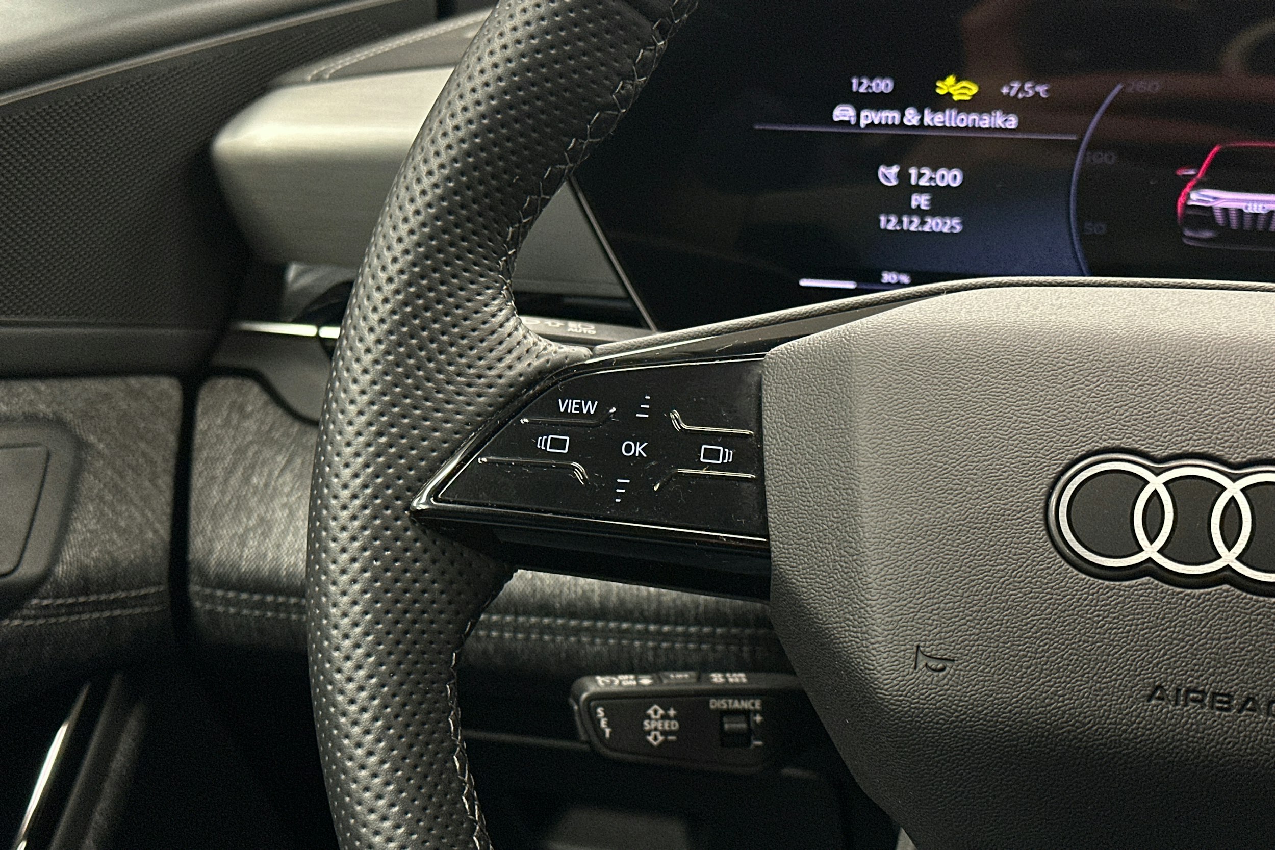 harmaa Audi Q6 e-tron 2025 kuva 22.