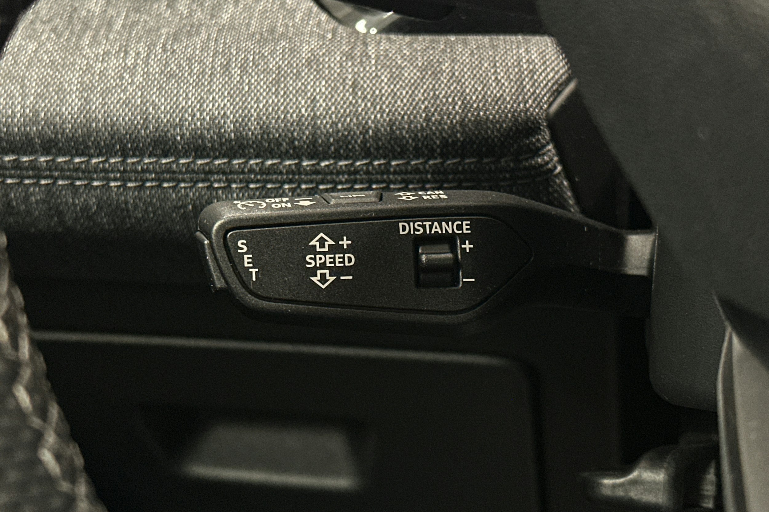 harmaa Audi Q6 e-tron 2025 kuva 24.