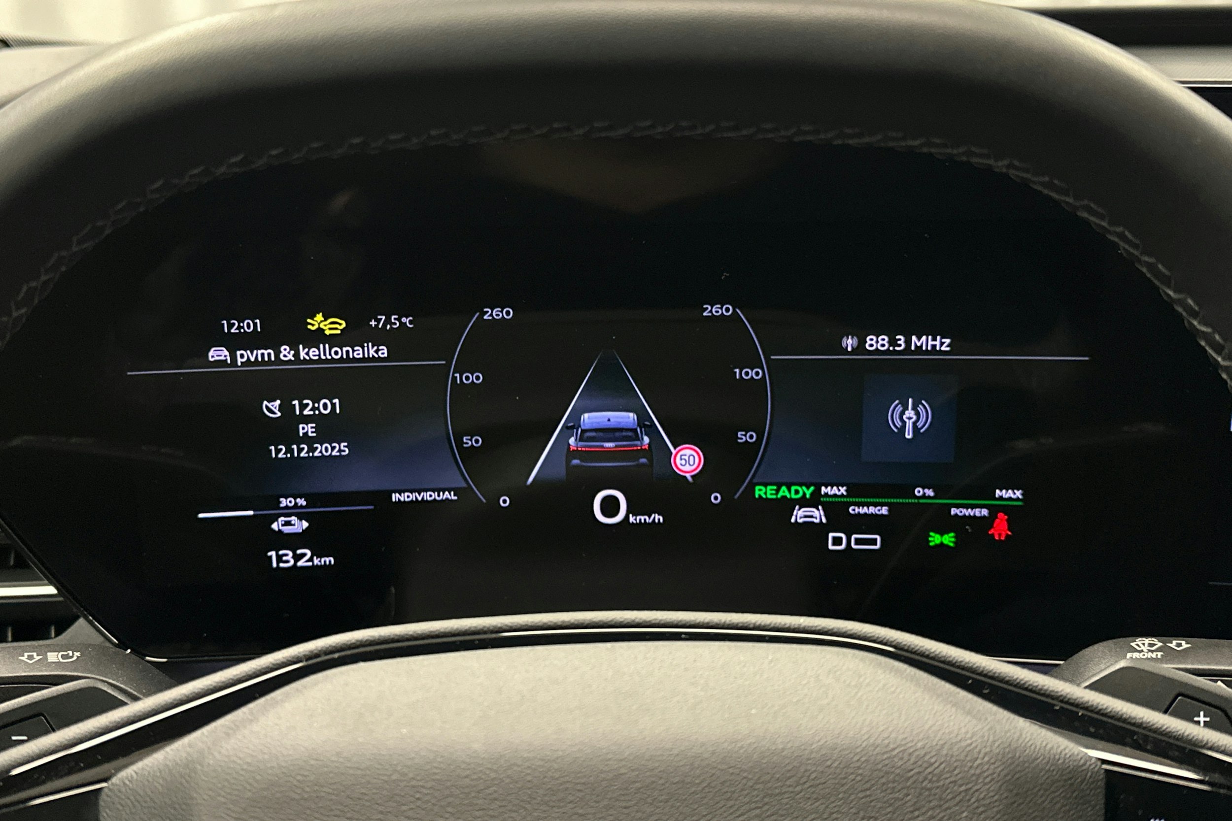 harmaa Audi Q6 e-tron 2025 kuva 25.