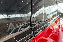 punainen Audi Q6 e-tron 2025 kuva 11.