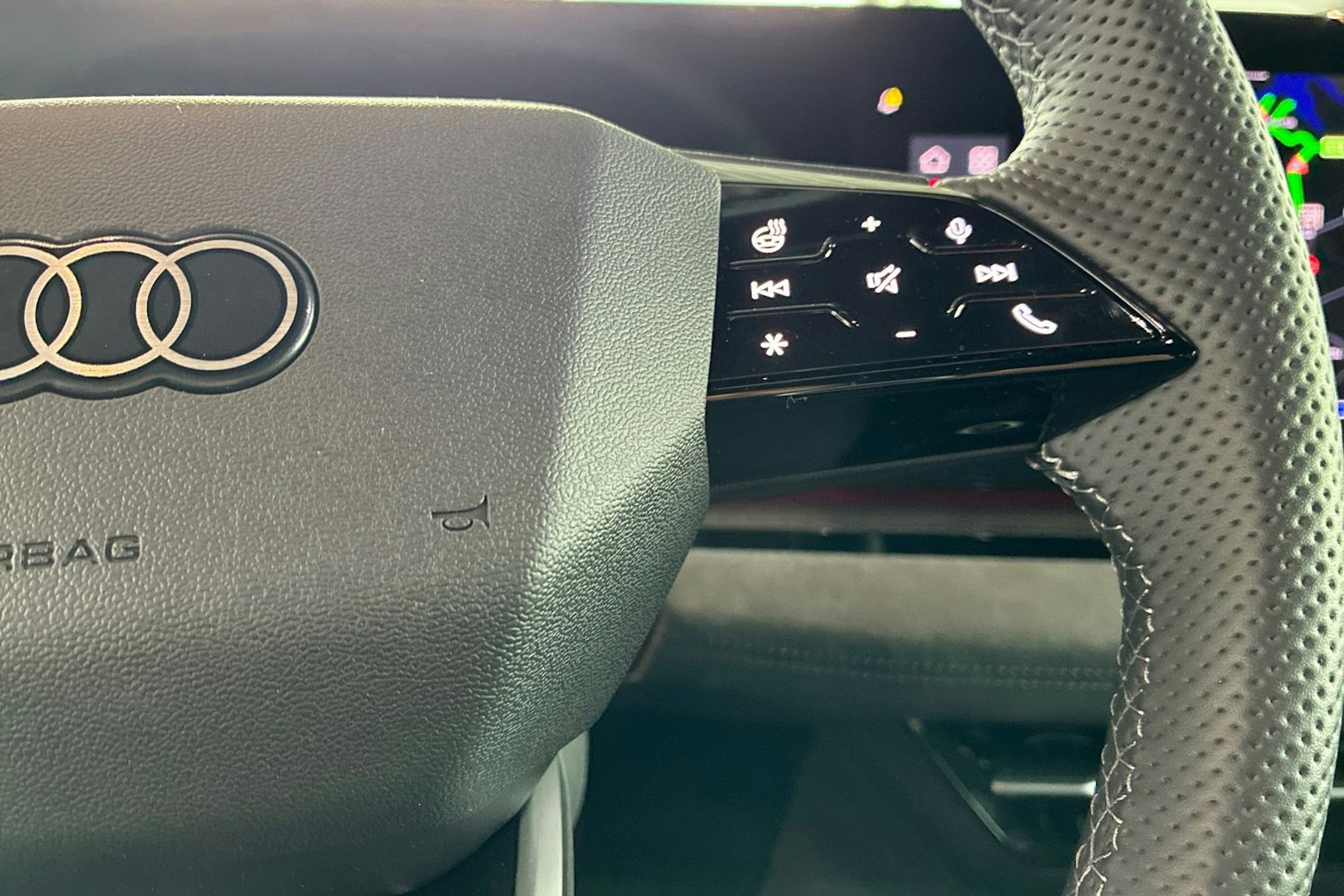punainen Audi Q6 e-tron 2025 kuva 15.