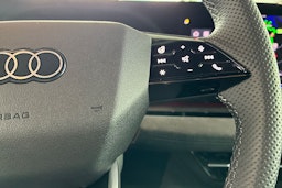 punainen Audi Q6 e-tron 2025 kuva 15.