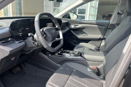 musta Audi Q6 e-tron 2025 kuva 6.