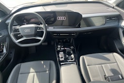 musta Audi Q6 e-tron 2025 kuva 7.