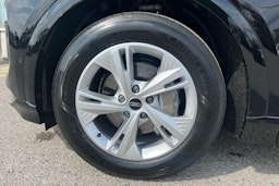 musta Audi Q6 e-tron 2025 kuva 9.