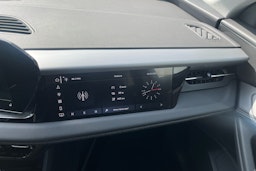 musta Audi Q6 e-tron 2025 kuva 13.
