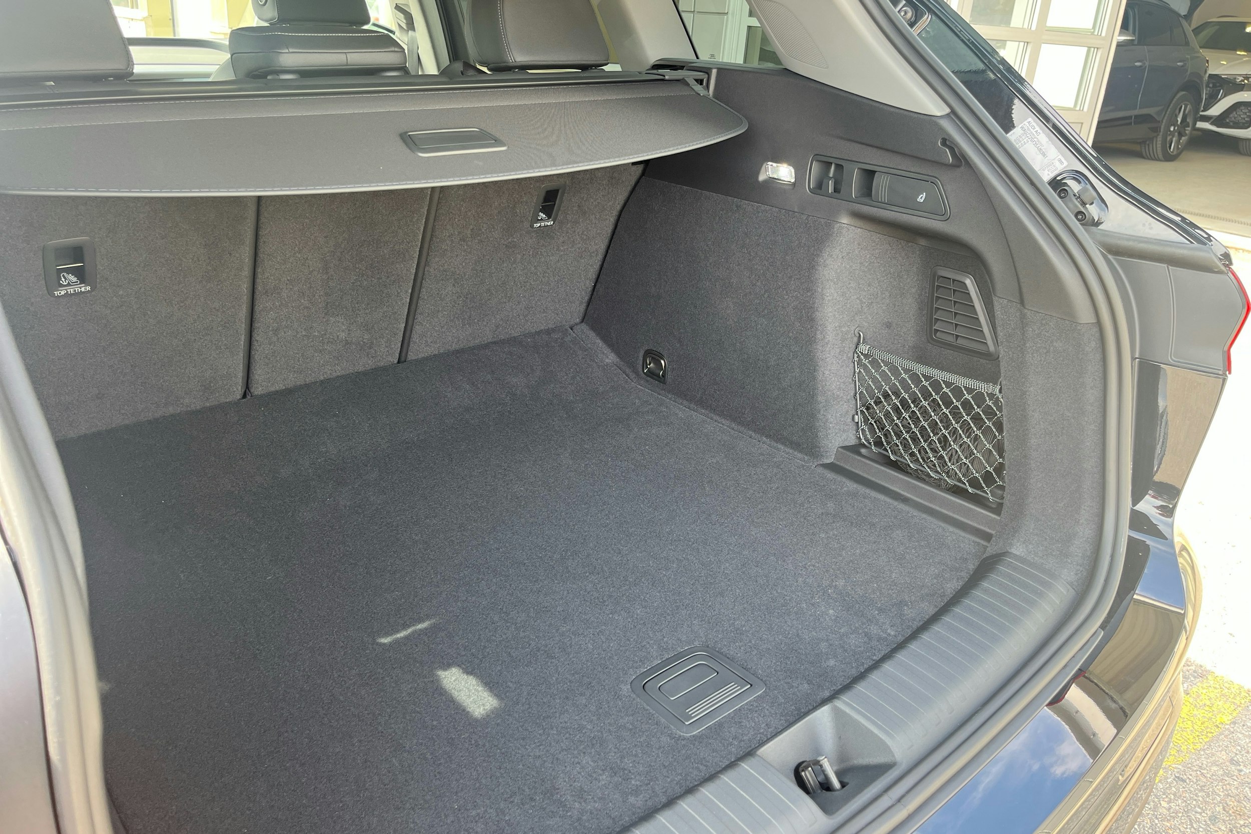 musta Audi Q6 e-tron 2025 kuva 16.