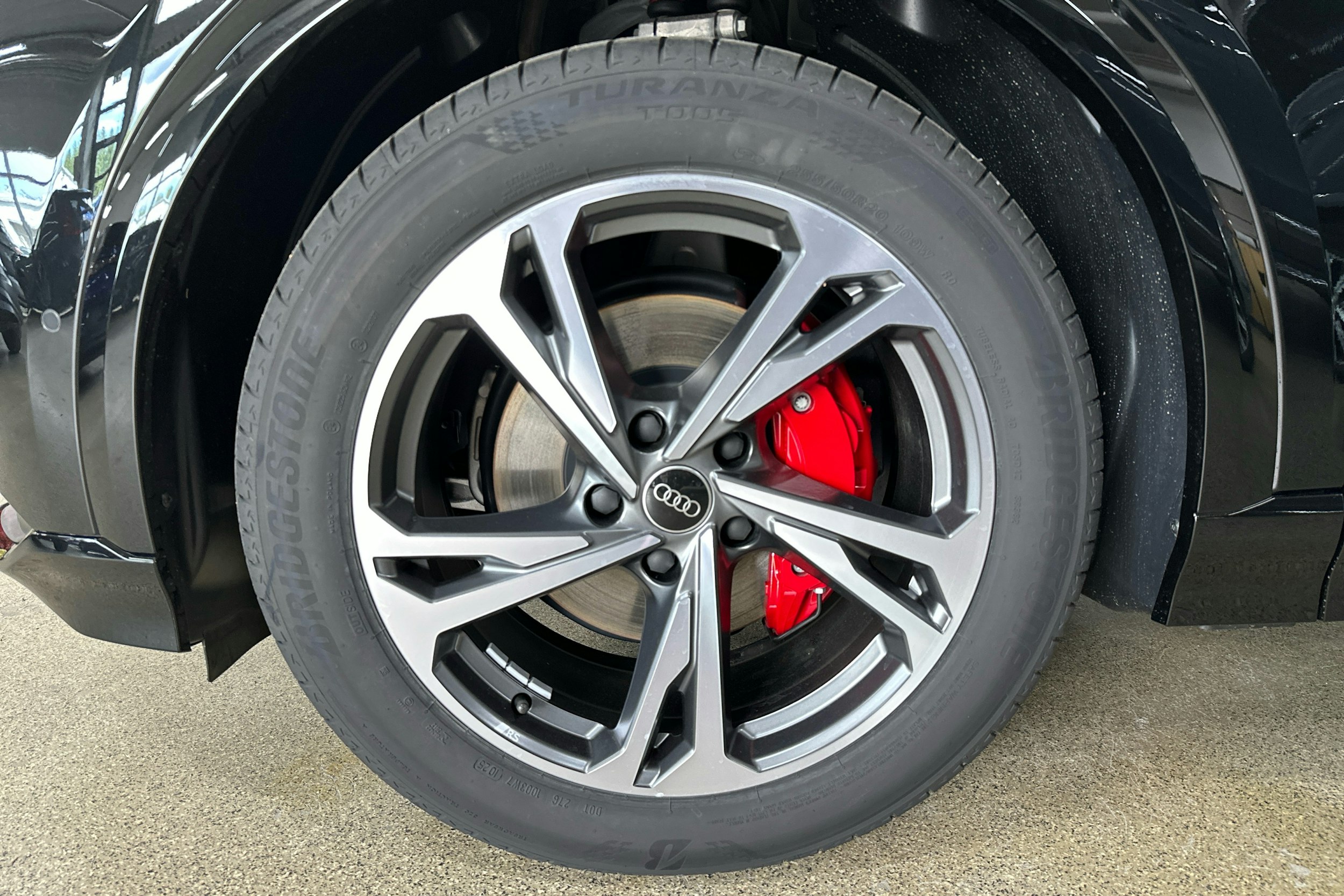 met. musta Audi Q6 e-tron 2025 kuva 9.