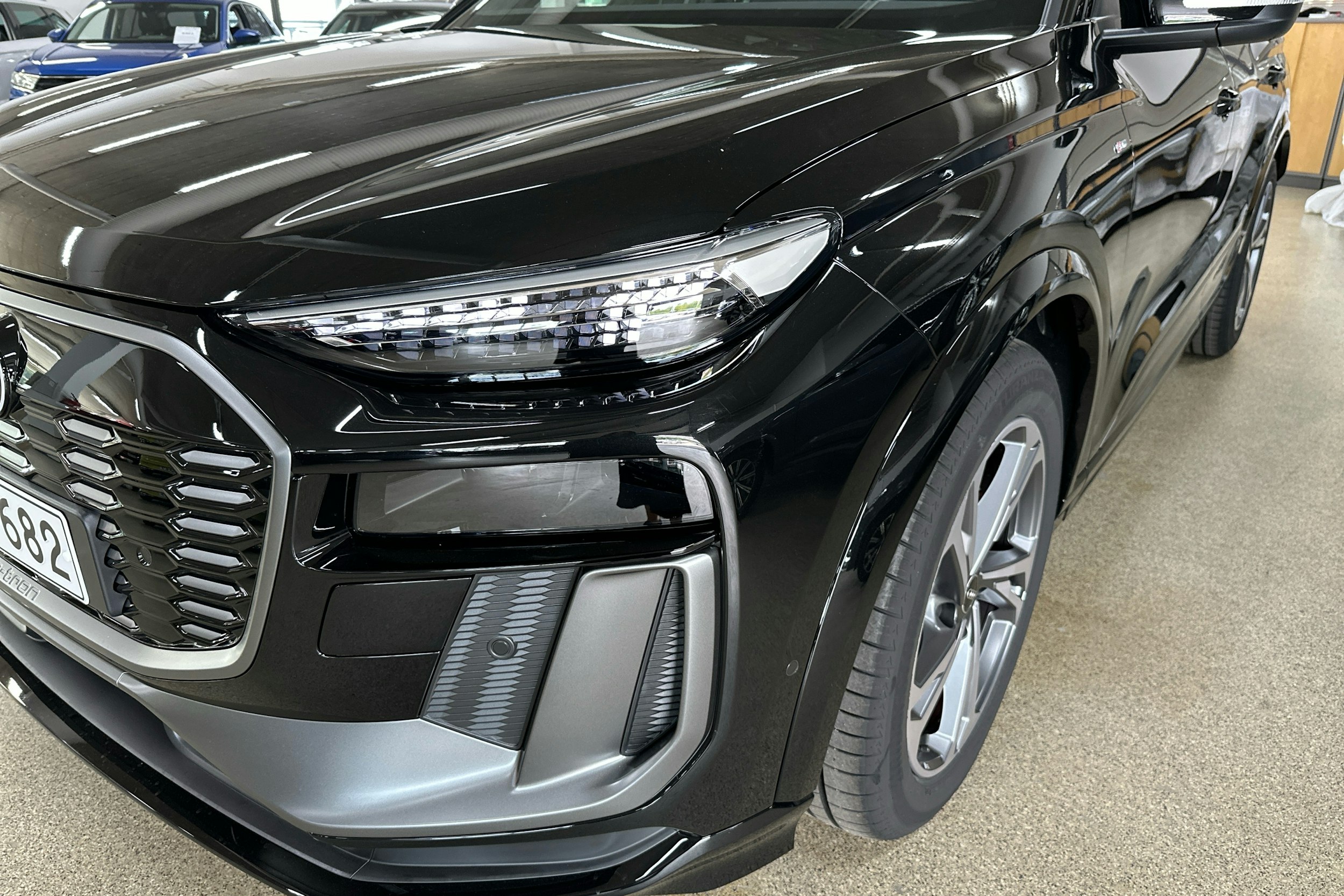 met. musta Audi Q6 e-tron 2025 kuva 10.