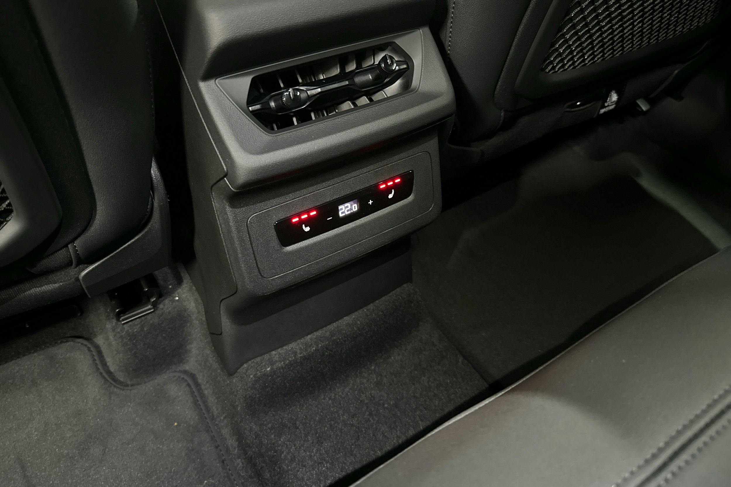 met. musta Audi Q6 e-tron 2025 kuva 11.