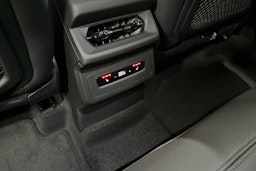 met. musta Audi Q6 e-tron 2025 kuva 11.