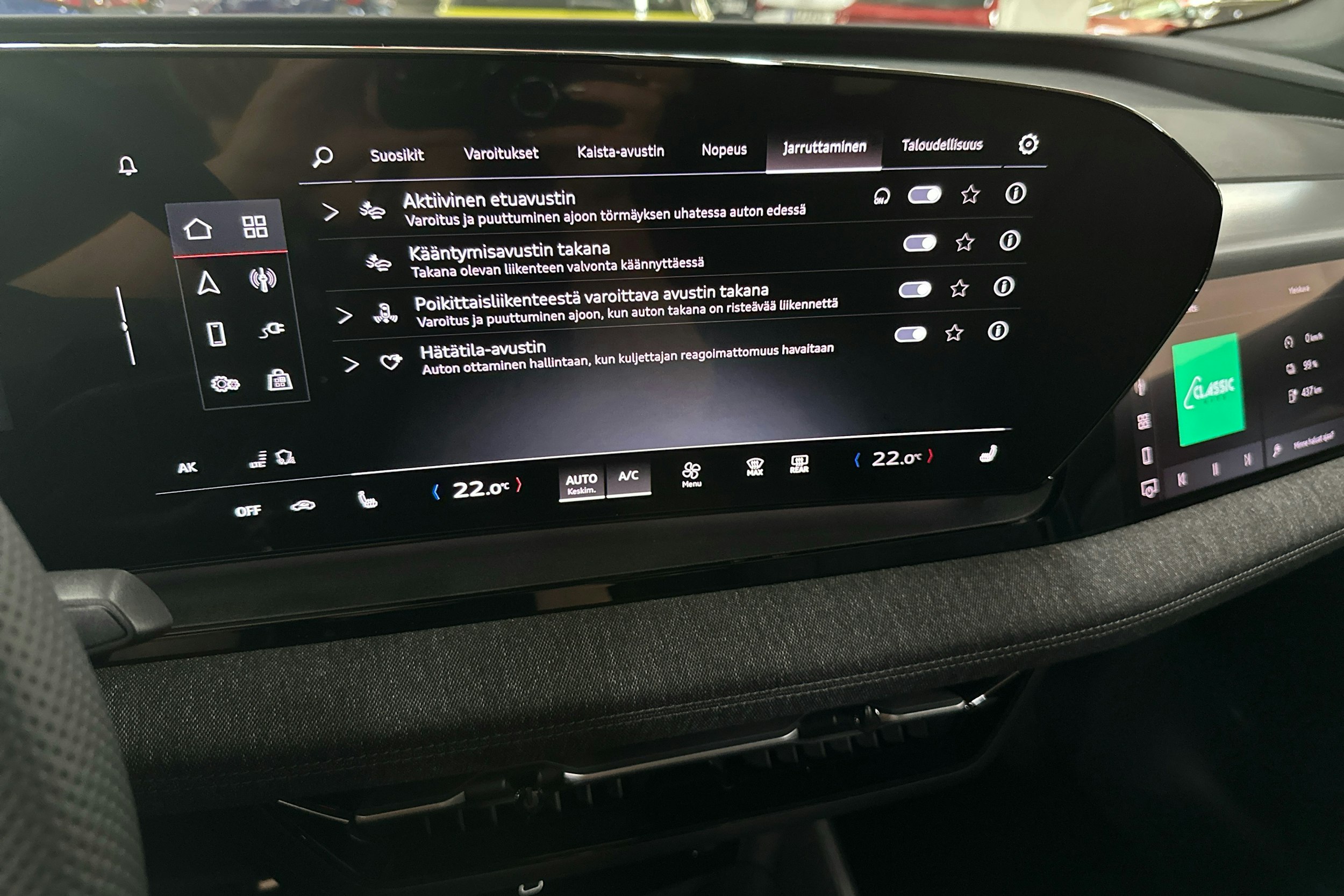 met. musta Audi Q6 e-tron 2025 kuva 31.