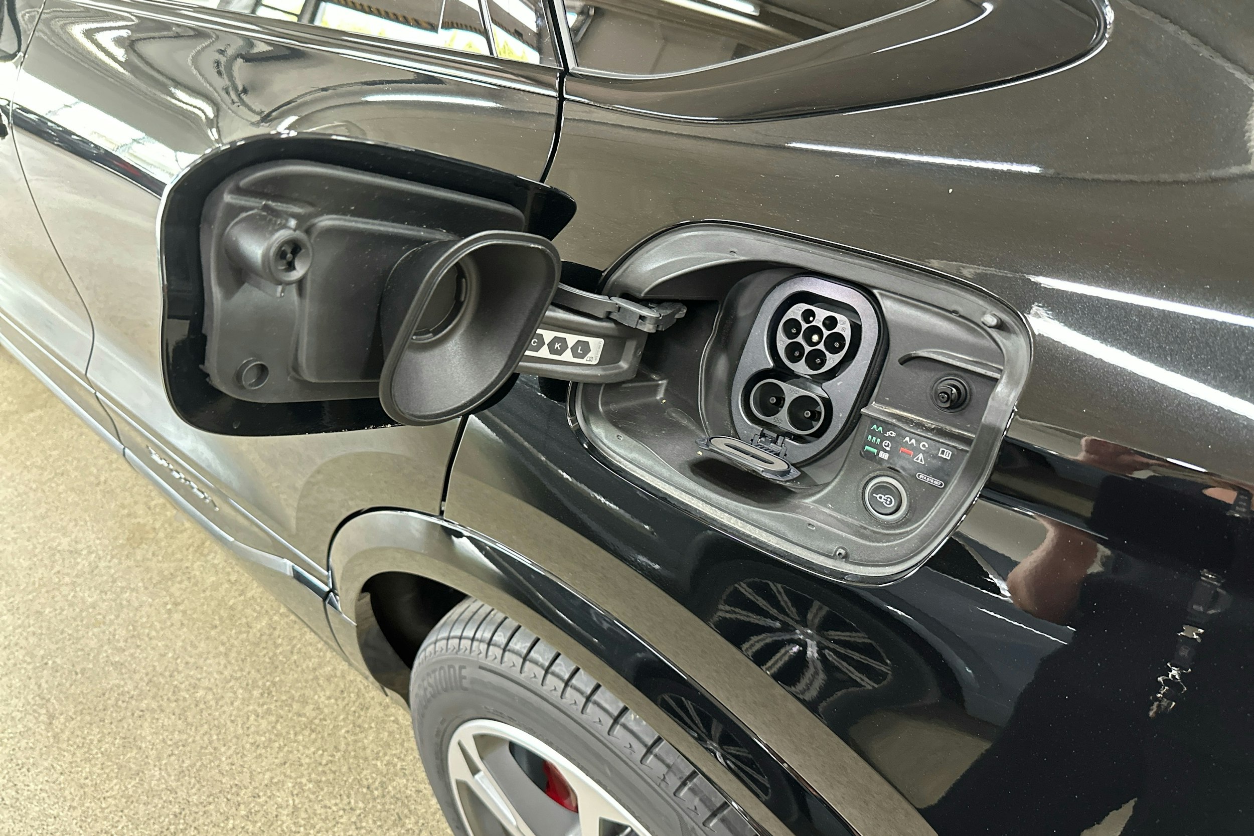 met. musta Audi Q6 e-tron 2025 kuva 34.