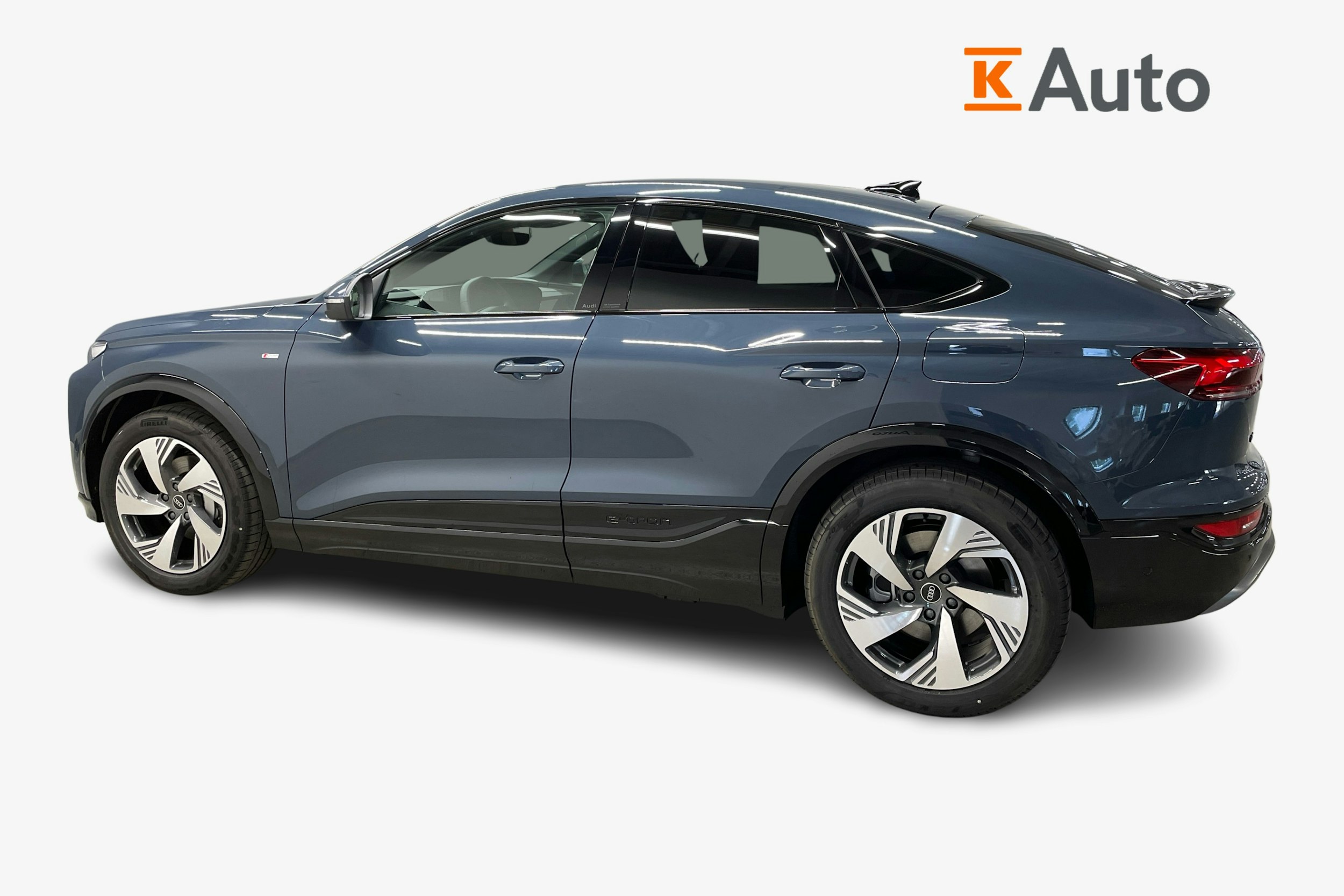 sininen Audi Q6 e-tron 2025 kuva 5.