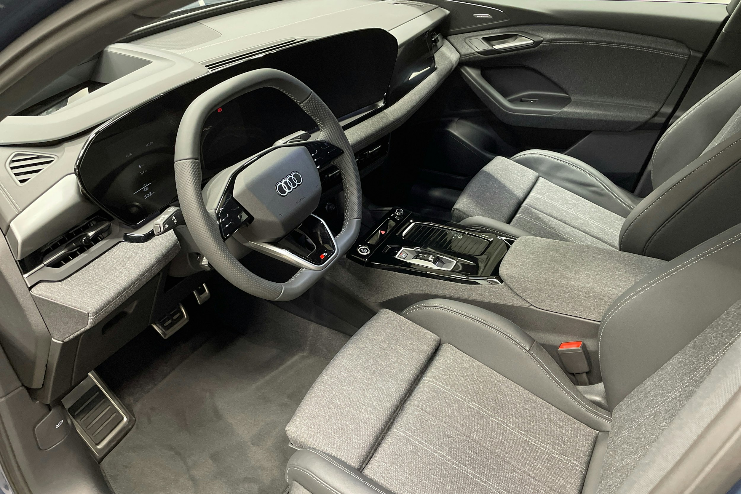 sininen Audi Q6 e-tron 2025 kuva 6.