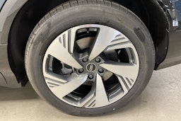 sininen Audi Q6 e-tron 2025 kuva 9.