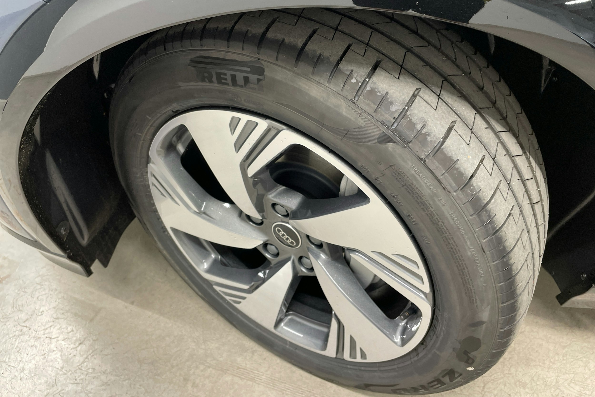 sininen Audi Q6 e-tron 2025 kuva 10.