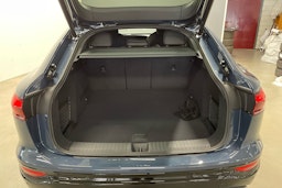 sininen Audi Q6 e-tron 2025 kuva 11.