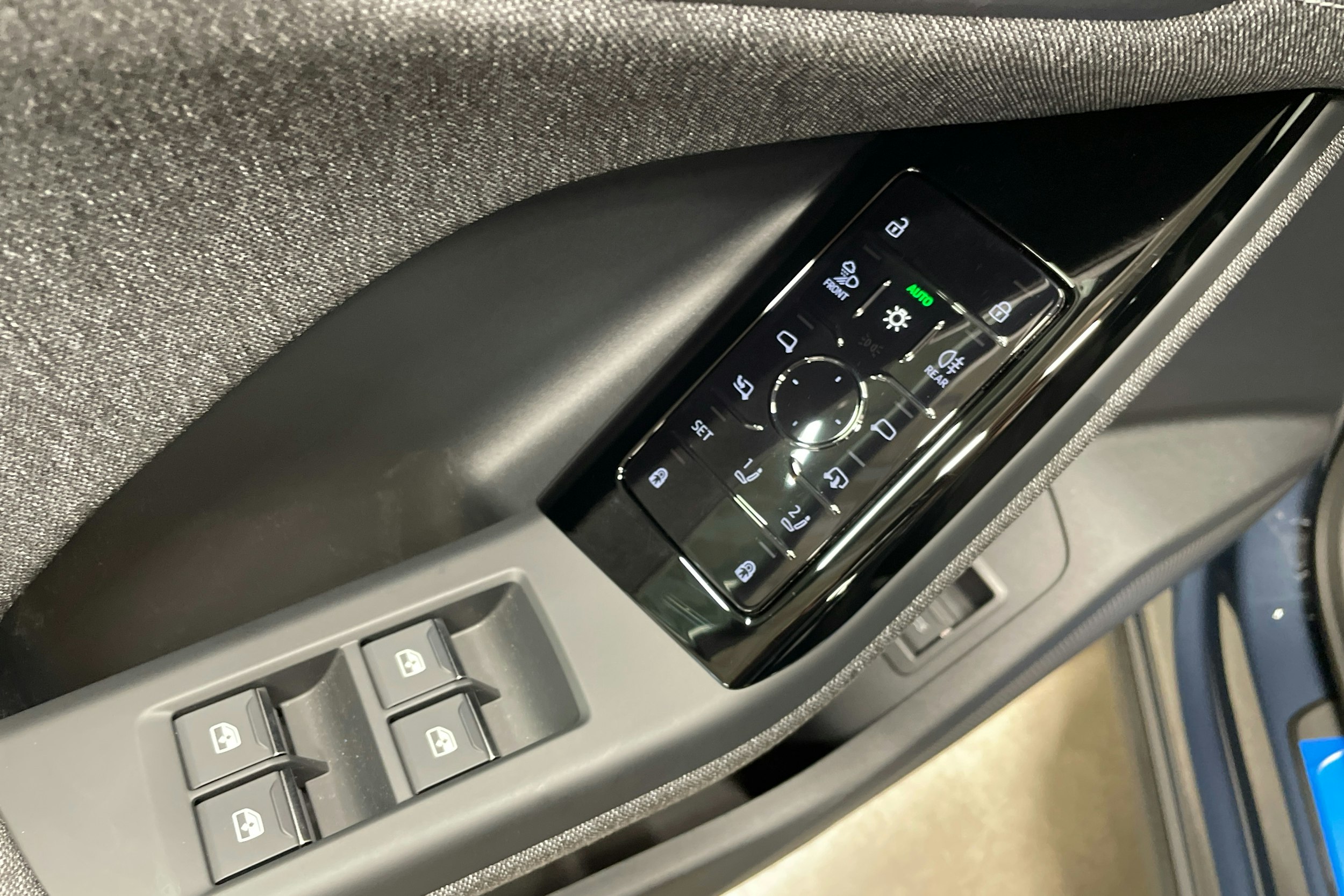 sininen Audi Q6 e-tron 2025 kuva 13.