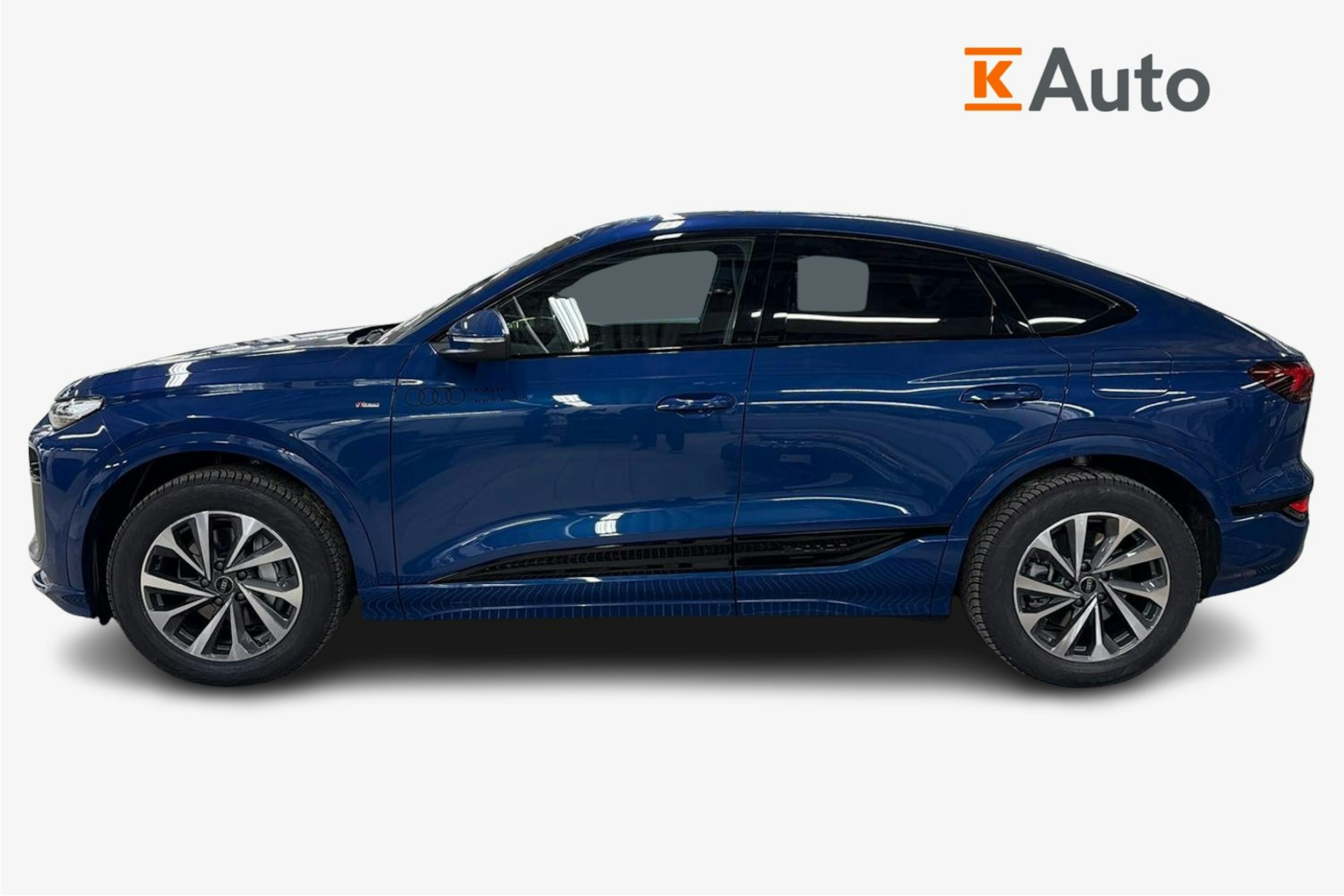 sininen Audi Q6 e-tron 2025 kuva 5.