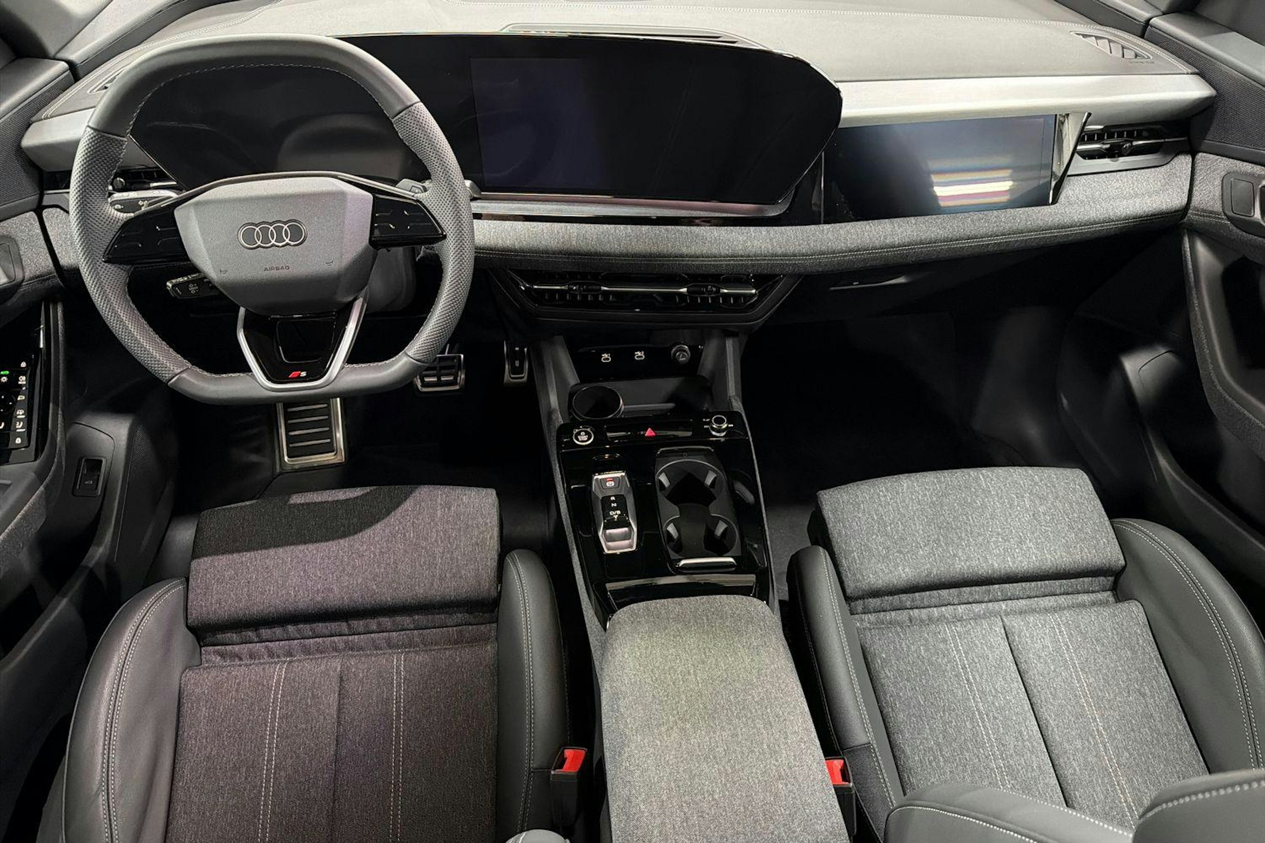 sininen Audi Q6 e-tron 2025 kuva 7.