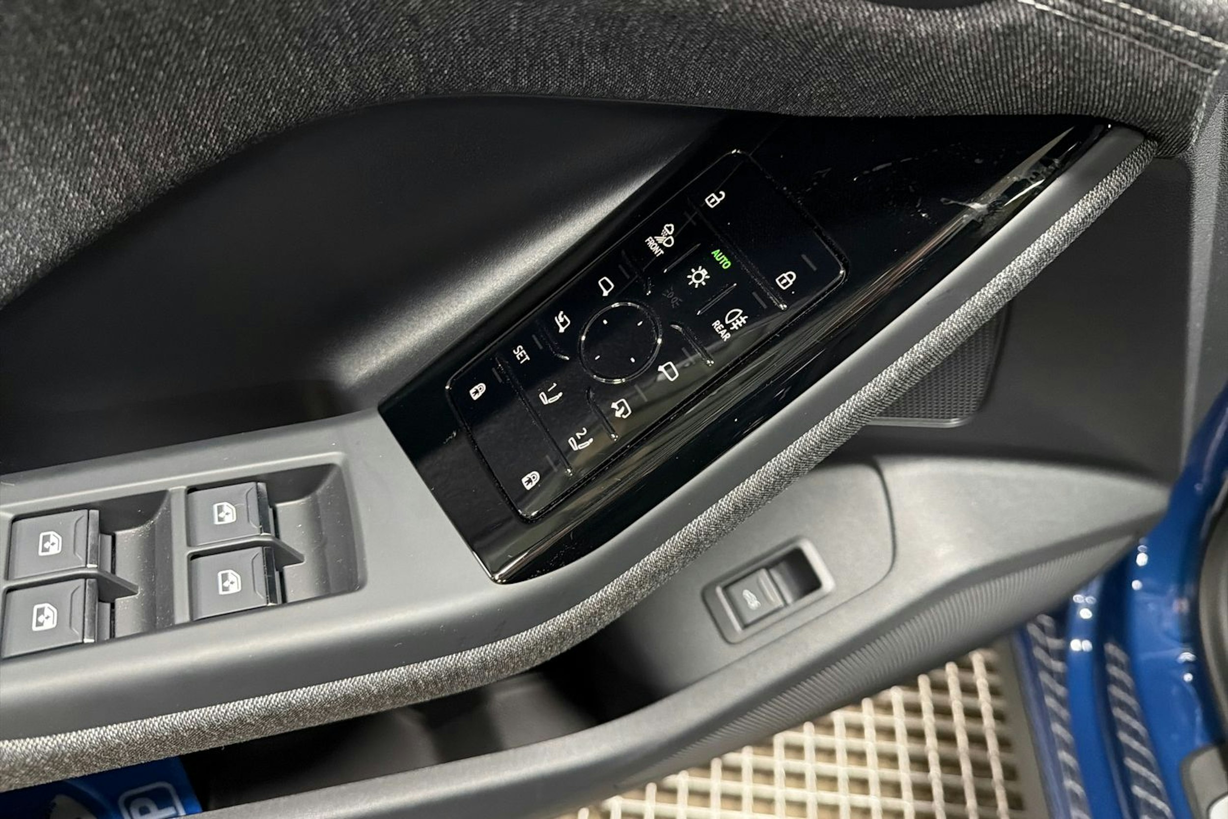 sininen Audi Q6 e-tron 2025 kuva 11.