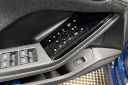 sininen Audi Q6 e-tron 2025 kuva 11.