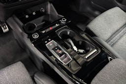 sininen Audi Q6 e-tron 2025 kuva 13.